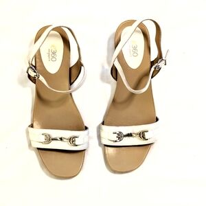 Easy Spirit e360 ESBELTRANA Leather Wedge Sandals Cream Silver Size 11M